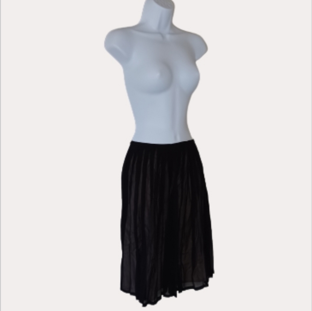 Nwt Calvin Klein pleated silk skirt, sz 4